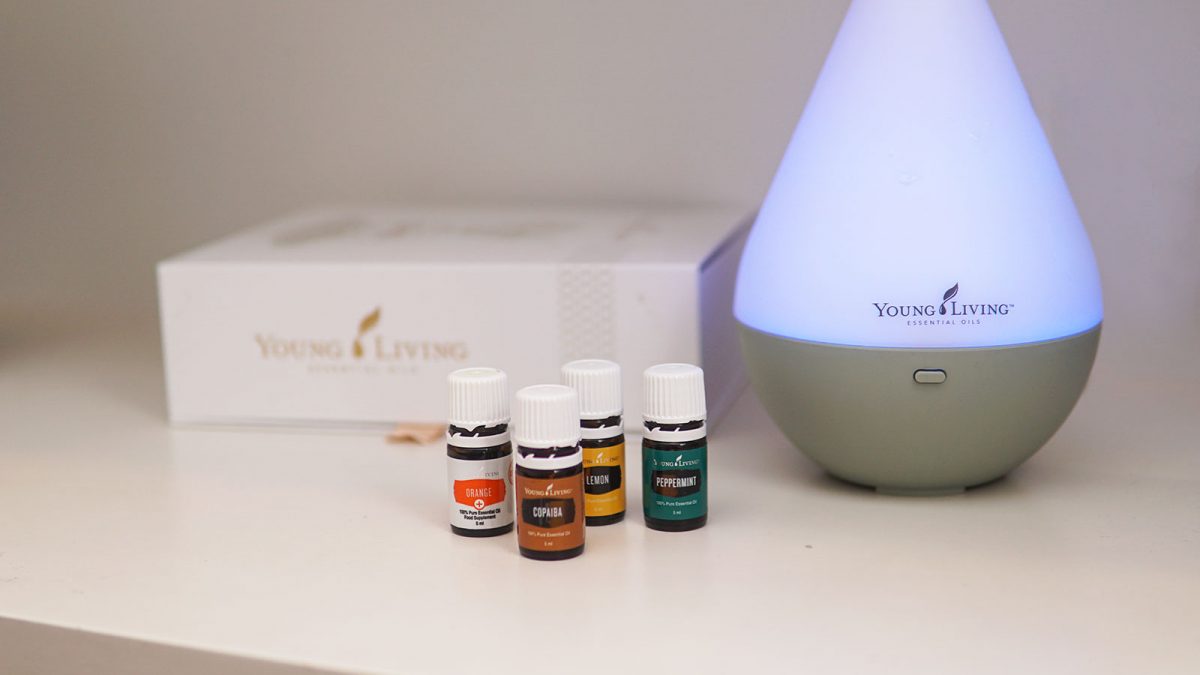 difusor de aromaterapia young living com óleos essenciais da mesma marca