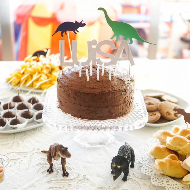 bolo de aniversário para a festa de aniversário de dinossauros