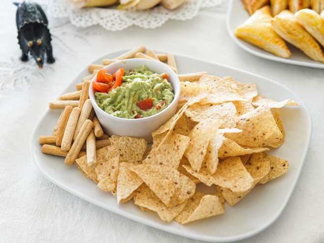 guacamole para a ementa da festa de aniversário de dinossauros