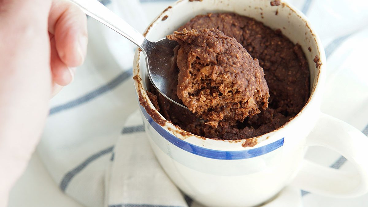 bolo na caneca de chocolate