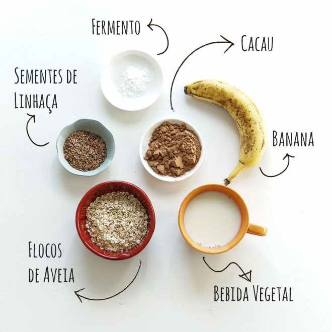 Ingredientes para o bolo na caneca de chocolate